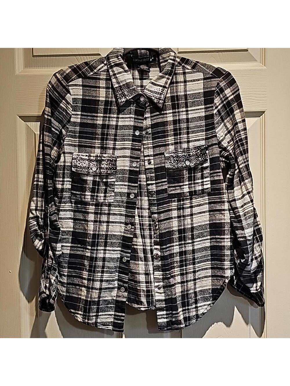 Living Doll western pearl snap shirt with embellished pockets. Size S